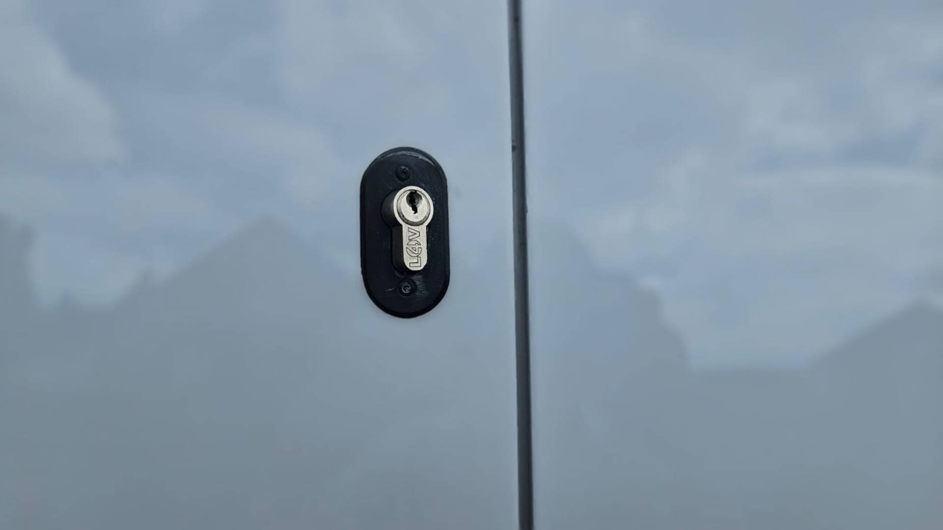 1000030569